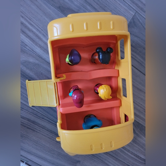 Battat Bus with kids - Picture 3 of 5